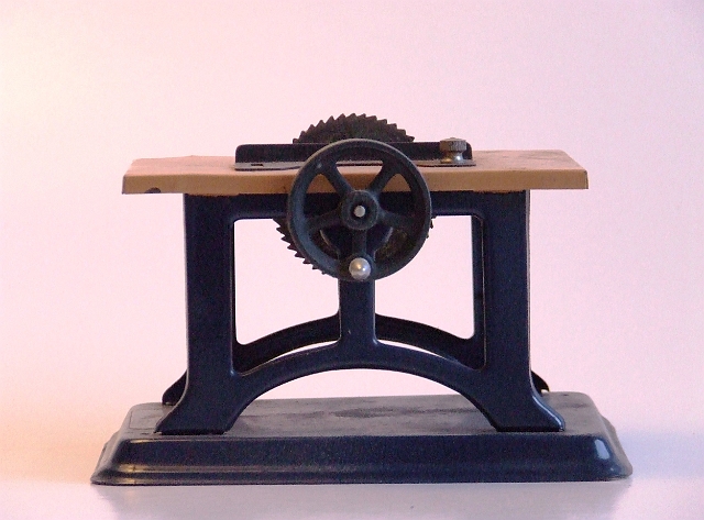 Sawing Machine 04.JPG